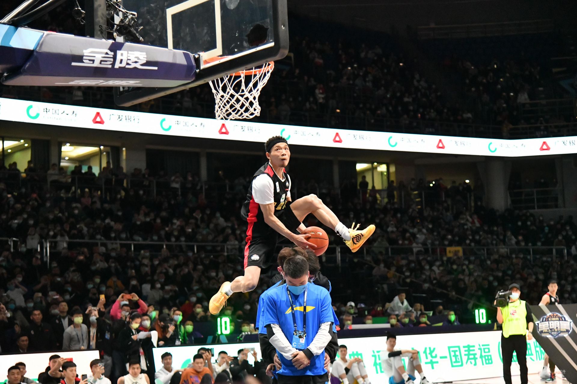 每场比赛都 每场比赛都